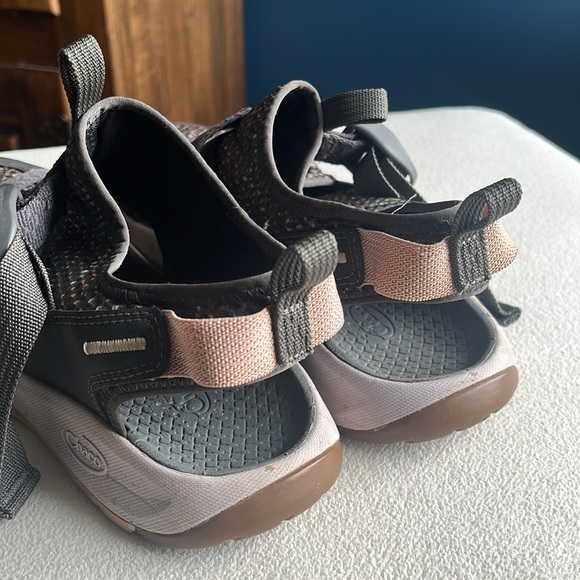 Chaco water shoes / sandals size 9, closed toe. - Picture 4 of 7